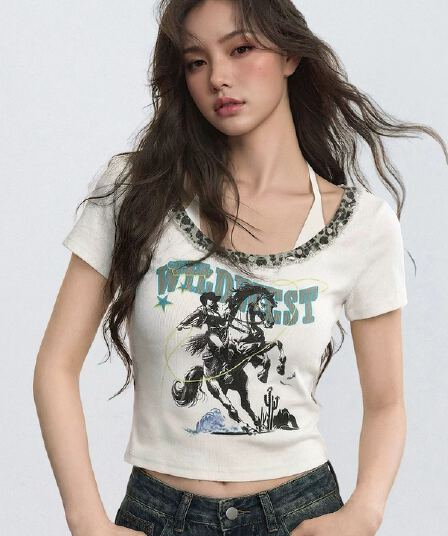 아메리칸 핫걸 화이트 대 네클라인 페이크 레이어드 행침 목 반팔 티셔츠 여성 여름 몸매 가꾸기 디자인 센스 쇼트 스타일 맨위