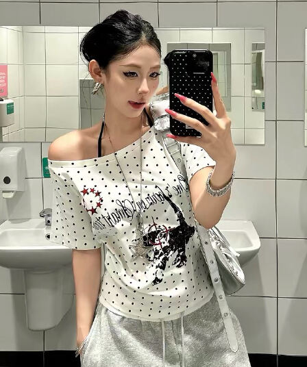아메리칸 재미있는 새끼 고양이 프린트 비스듬한 어깨 도트 무늬 반팔 티셔츠 여성 여름 슬림해 보이는 다용도 만나는 맨위
