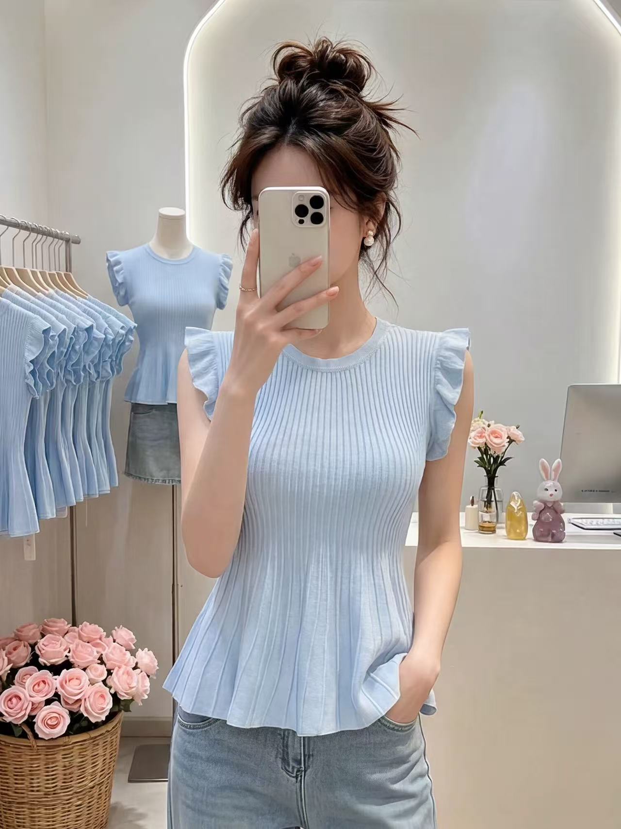 프랑스식 순수한 욕망 바람 화이트 프릴 민소매 조끼 여성 디자인 센스 작은 대중 다용도 허리 수축 슬림해 보이는 니트 맨위