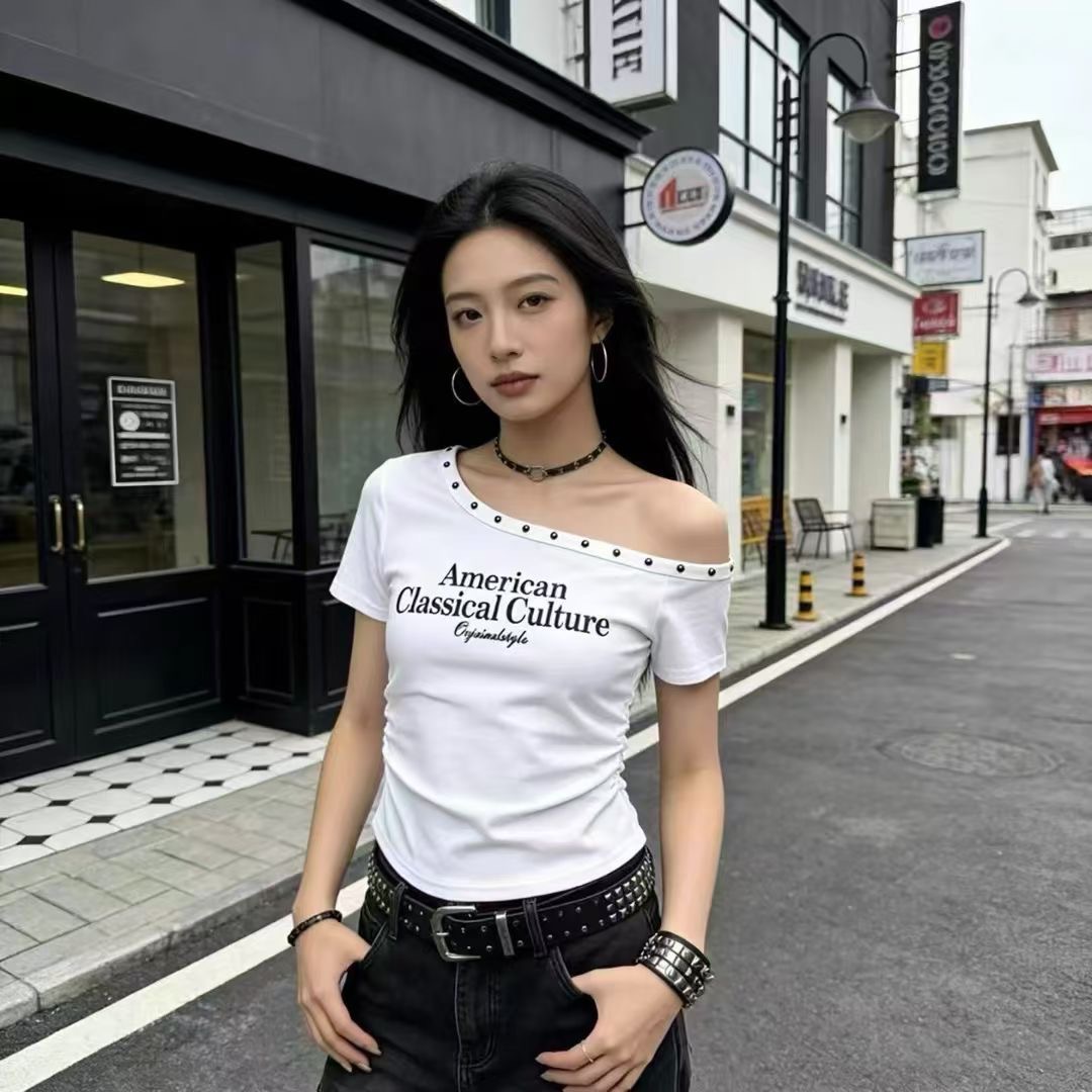 아메리칸 핫걸 오프숄더 징 반팔 티셔츠 여성 여름 몸매 가꾸기 주름 쇼트 스타일 이슬 뼈의 핫걸 맨위