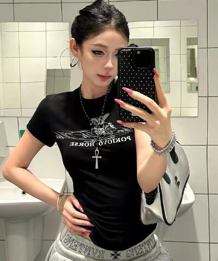 아메리칸 레트로 라운드 넥 핫걸 바람 슬림해 보이는 반팔 티셔츠 여성 여름 다용도 닫기 피팅 쇼트 스타일 맨위 ins