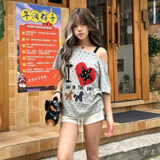 批发多巴胺满印波点短袖T恤女斜肩上衣美式字母印花露肩辣妹<b class='q'>街头</b>潮ins