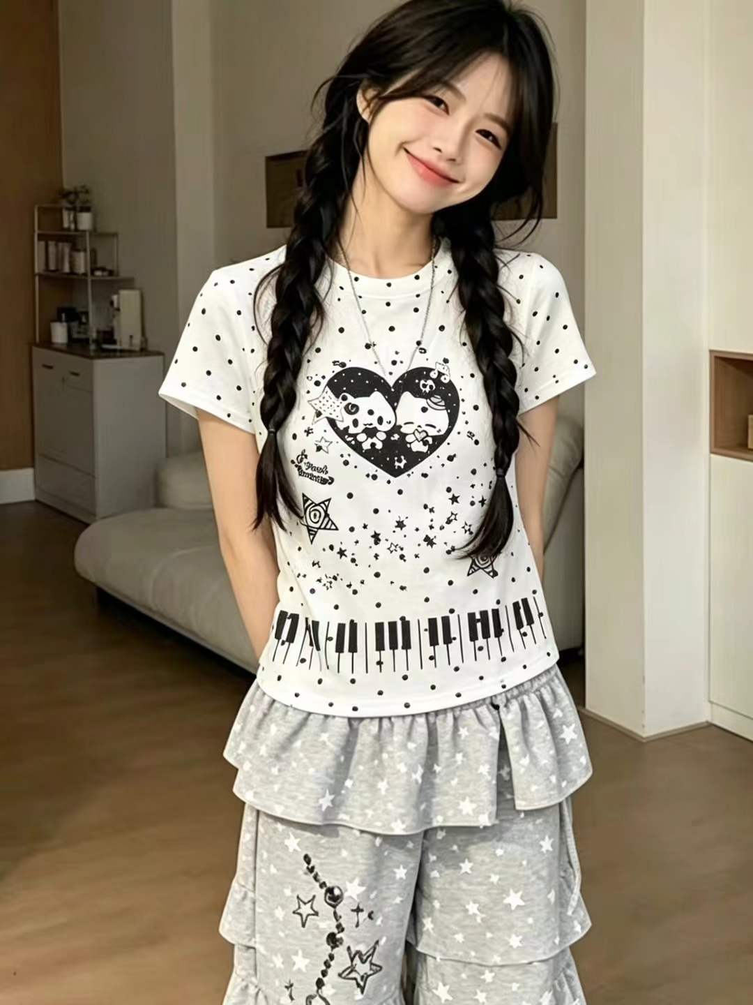 일본식 귀여운 보조 요소 도트 무늬 고양이 반팔 티셔츠 여성 여름 2026 슈퍼 화재 연령 감소 질감 긍정적 인 어깨 의류