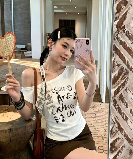 디자인 센스 리본 오프숄더 알파벳 프린트 반팔 티셔츠 여성 2026 여름 주름 허리 수축 몸매 가꾸기 슬림해 보이는 맨위