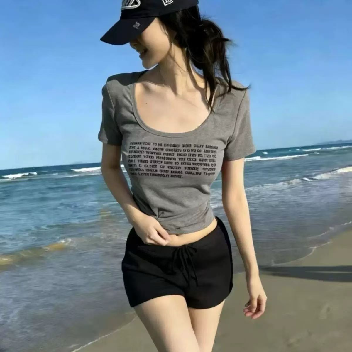 2026 새로운 패션 다용도 알파벳 프린트 광장 칼라 백리스 반팔 티셔츠 몸매 가꾸기 슬림해 보이는 맨위