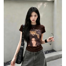 批发<b class='q'>宝宝</b>豹时髦甜酷辣妹印花烫钻上衣女正肩修身短袖T恤