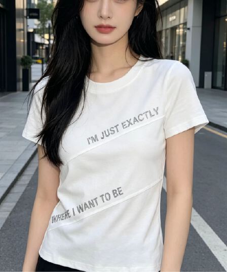 패션 미니멀리즘 알파벳 프린트 반팔 몸매 가꾸기 맨위 트렌디 2026 여름 새로운 쇼트 스타일 캐주얼 다용도 티셔츠 여성