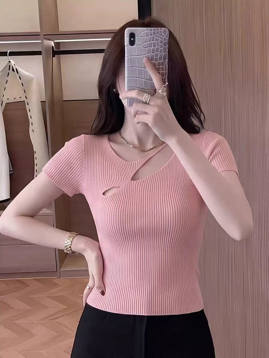 옷 디자인 작은 대중 여성 의류 여름 핑크색 비스듬한 칼라 홀로우 아웃 니트 반팔 티셔츠 맨위