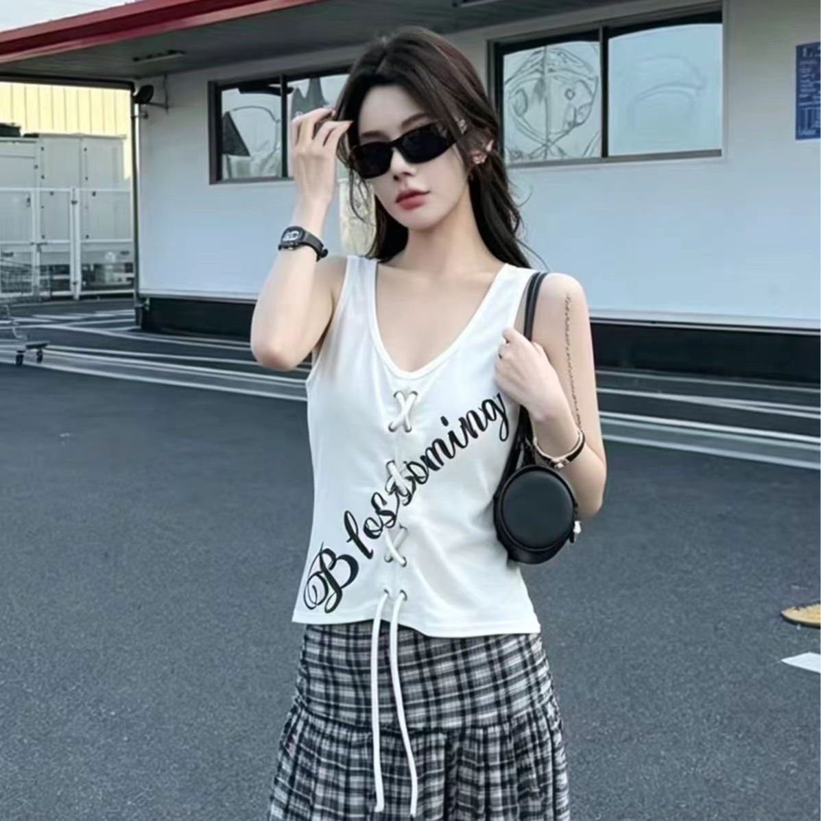 여름 아메리칸 핫걸 알파벳 프린트 끈 디자인 센스 조끼 순수한 욕망 바람 섹시함 슬림해 보이는 맨위