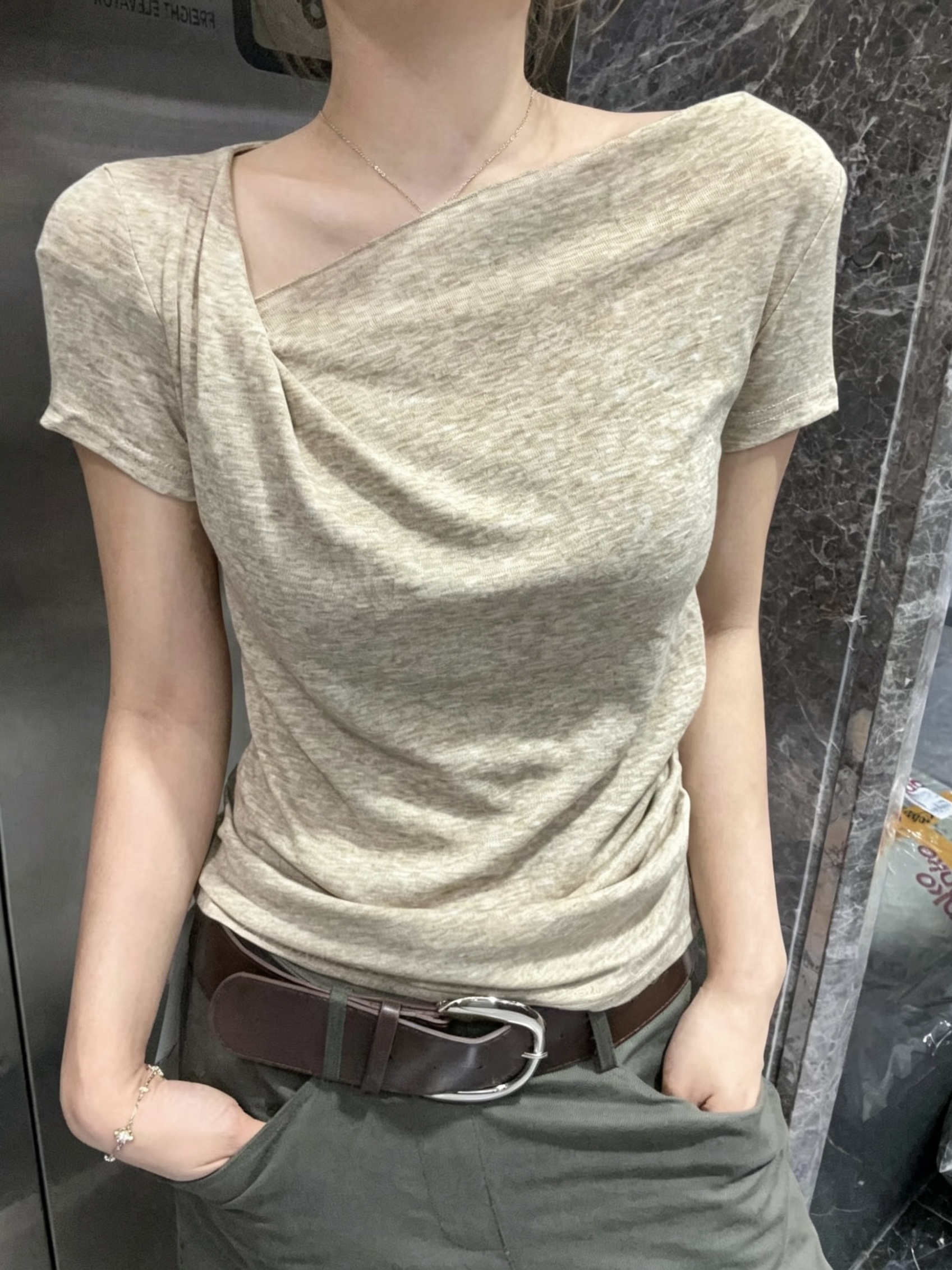 비대칭 비스듬한 어깨 반팔 티셔츠 여성 여름 순수한 욕망 핫걸 몸매 가꾸기 슬림해 보이는 다용도 맨위