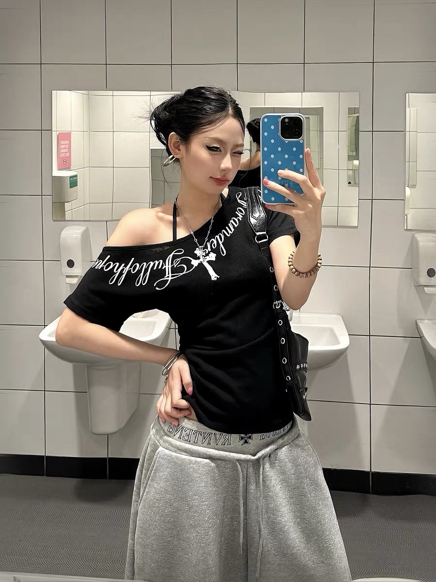아메리칸 레트로 알파벳 십자가 프린트 비스듬한 어깨 긴팔 티셔츠 여성 여름 오프숄더 몸매 가꾸기 핫걸 맨위