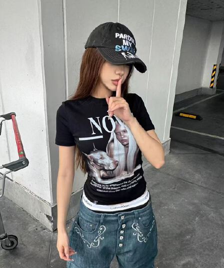 2026 년 여름 새로운 아메리칸 레트로 핫걸 라운드 넥 반팔 티셔츠 여성 몸매 가꾸기 슬림해 보이는 작은 대중 다용도 맨위