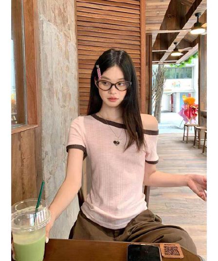 한 부서 핑크색 하트 비스듬한 어깨 반팔 티셔츠 여성 여름 핫걸 오프숄더 몸매 가꾸기 슬림해 보이는 고유 한 아름다운 작은 맨위