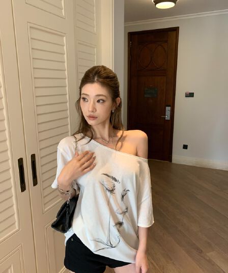 아메리칸 개성 수채화 패턴 프린트 비스듬한 어깨 반팔 티셔츠 여성 느긋한 캐주얼 핫걸 높음 거리 슬림해 보이는 맨위 ins