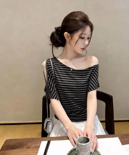 한 부서 화이트 오프숄더 반팔 티셔츠 여성 여름 보트넥 허리 수축 배트윙 소매 디자인 올해 인기 ~ 중 맨위