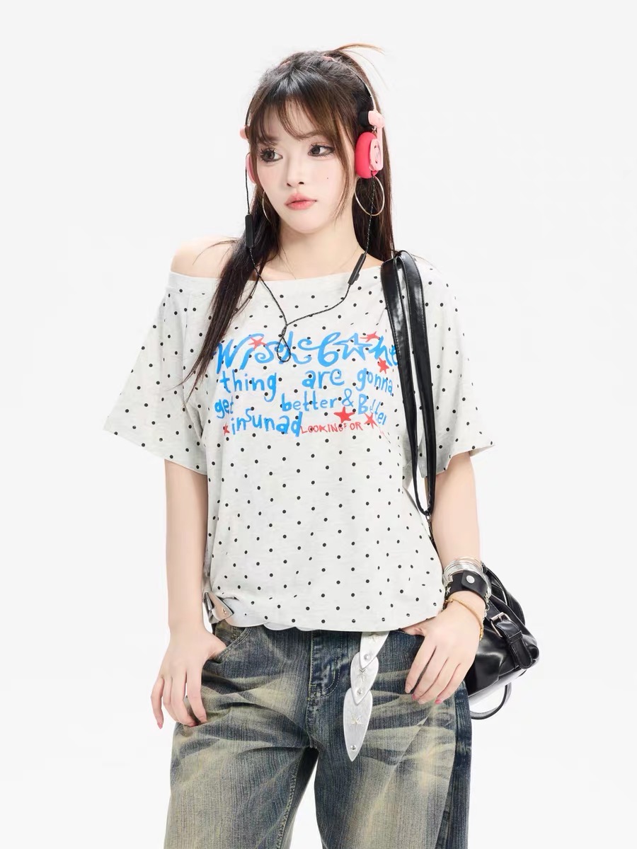 아메리칸 레트로 알파벳 전체 인쇄 도트 무늬 비스듬한 어깨 반팔 티셔츠 여성 여름 루즈핏 다용도 맨위 트렌디
