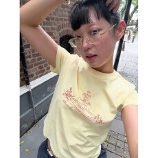 小众手绘创意喷泉印花修身显瘦纯棉舒适正肩短款短袖T恤女