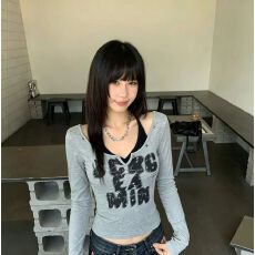 批发韩版挂脖半开领字母印花<b class='q'>长袖</b>T恤女正肩修身小众别致衬衫内搭上衣