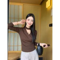批发黑色v领长袖t恤女秋<b class='q'>冬</b>2026新款设计感不规则挂脖修身内搭打底上衣