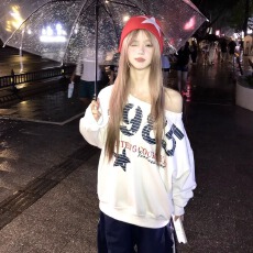 批发美式<b class='q'>潮牌</b>复古学院风字母印花斜肩卫衣女慵懒风宽松休闲衫