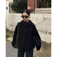 批发已出货 韩国东大门复古暗黑系牛角扣短款连帽毛呢<b class='q'>外套</b>女