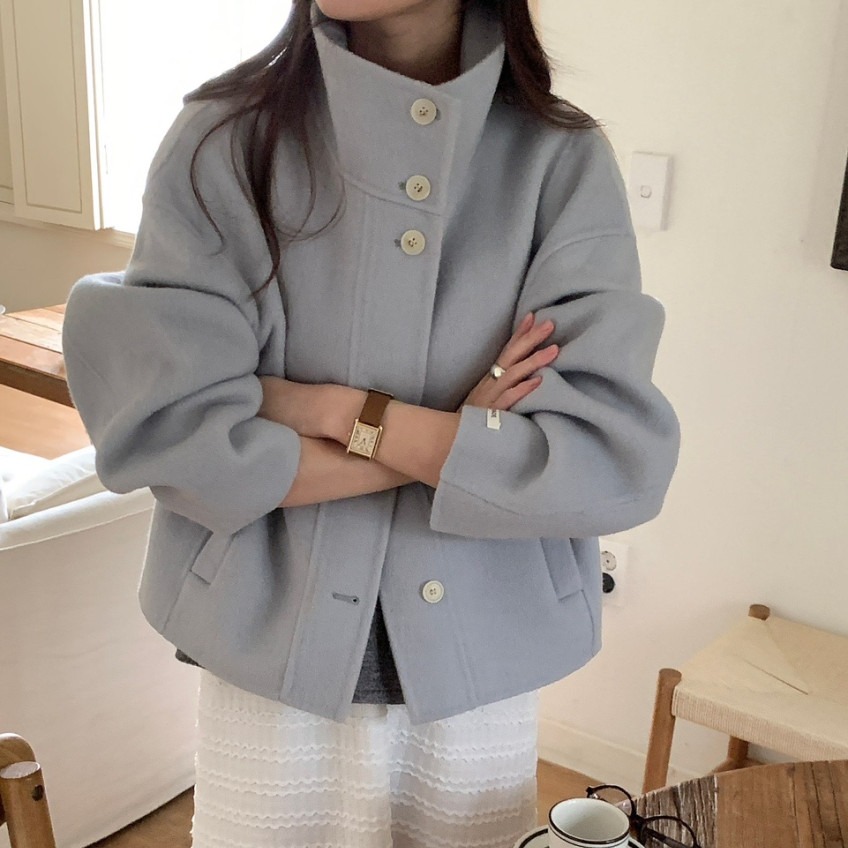 BY35110# 韩国东大门复古气质立领单排扣宽松小个子短款毛呢外套女 服裝批發女裝批發服飾貨源