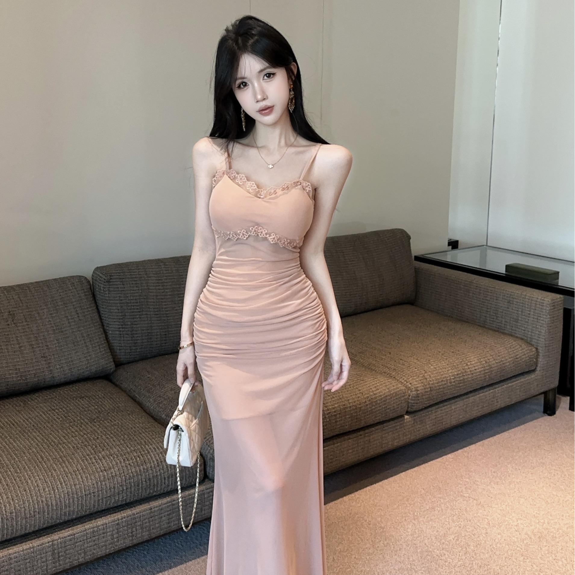 실사 2026 새로운 낮은 가슴 오프숄더 슬립 프릴 중간 길이 망사 드레스 복장
