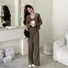 批发咖色休闲运动<b class='q'>套装</b>女2025新款初秋穿搭一整套连帽卫衣阔腿<b class='q'>裤</b><b class='q'>三件套</b>