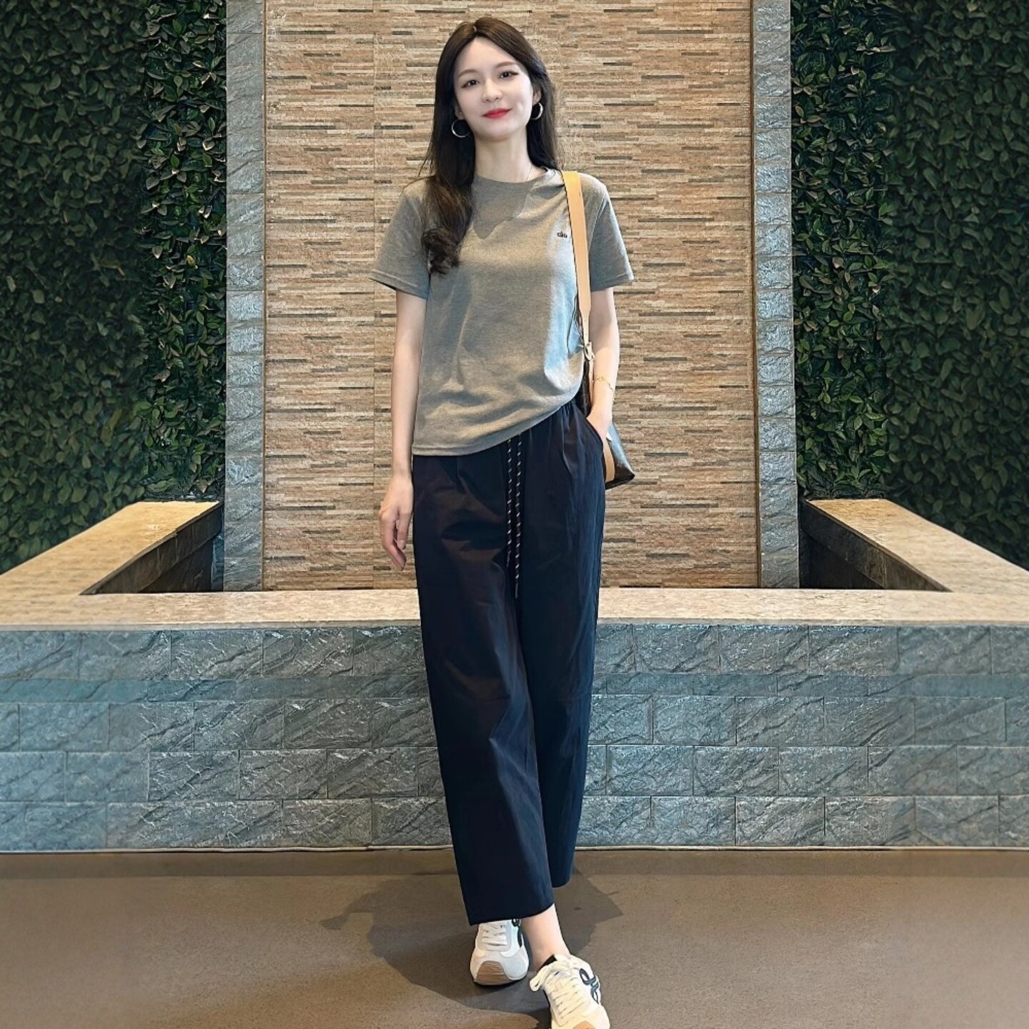 2026 슈퍼 화재 여름 드레스 전체 집합 다시 차가운 다시 바람의 소리 고급 센스 회색 맨위 루즈핏 와이드 레그 팬츠 캐주얼 세트 여성