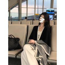 高级感撞色斗篷披肩女春秋季慵懒保暖围巾针织外套松弛感优雅上衣