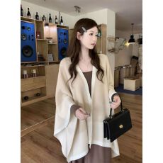批发高级感撞色斗篷披肩女<b class='q'>春秋</b>季慵懒保暖围巾针织外套松弛感优雅上衣