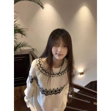 批发费尔岛白色圆领针织毛衣女慵懒风宽松设计感秋冬套头绞花保暖上衣