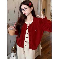 批发红色复古设计感假两件<b class='q'>毛衣</b><b class='q'>开衫</b><b class='q'>女</b>秋冬季减龄蝴蝶结刺绣针织衫上衣