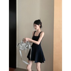 批发纯欲辣妹设计感褶皱吊带连衣裙女<b class='q'>夏季</b>新款修身收腰A字裙<b class='q'>短裙</b>