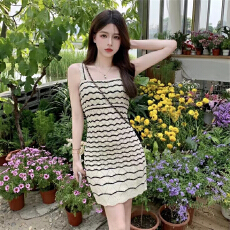 批发小香风<b class='q'>条纹</b>方领冰丝薄款针织衫女设计感小众独特短款别致连衣<b class='q'>裙</b>
