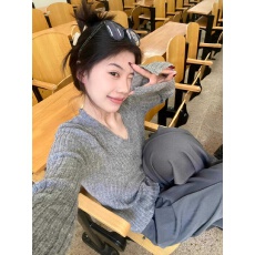 批发纸片人慵懒开衩袖针织打底衫女2026秋新款百搭<b class='q'>V领</b>显瘦长袖上衣冬