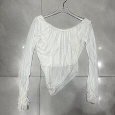 批发松弛风斜肩白色长袖T恤女早秋穿搭显瘦氛围感辣妹打底上衣