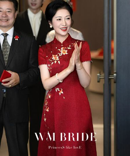 고귀한 영 엄마 결혼 연회 예복 2026 고급 빛 럭셔리 안녕하세요. 시어머니 결혼 치파오 새로운 중식 여성 드레스