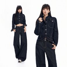 批发实拍 美式立领弧形落肩拼接裁剪牛仔外套+水洗弯刀阔腿套装