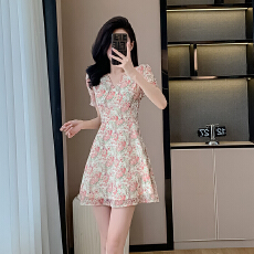 批发雪纺粉色碎花裙小个子<b class='q'>连衣裙</b>女<b class='q'>夏装</b>显高减龄高级感别致漂亮裙子