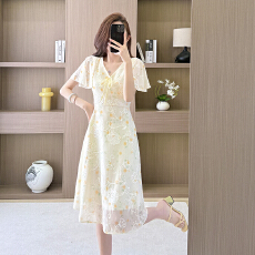 批发2026年短袖<b class='q'>连衣裙</b>女夏季收腰显瘦V领中长裙蝴蝶结设计感裙子