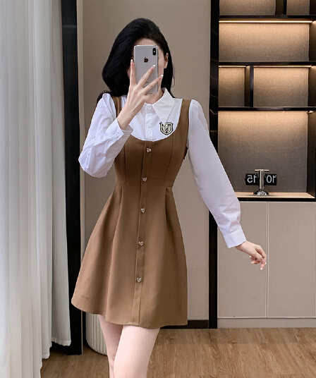 2026 가을 아메리칸 페이크 레이어드 셔츠 칼라 패치워크 허리 수축 슬림해 보이는 연령 감소 표지 배 작은 키 드레스
