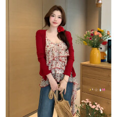 批发独特漂亮巨好看红色开衫碎花吊带两件套女早春季气质韩系一整套装