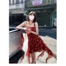 批发小君君布兰妮 暗夜蔷薇/设计感荷叶边不规则复古红印花吊带<b class='q'>连衣裙</b>