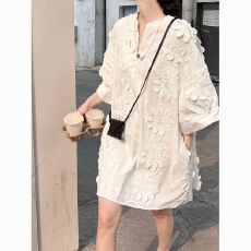 批发重工刺绣V领连衣裙女300斤胖mm加肥法式<b class='q'>夏</b>季白色宽松遮肉气质裙子