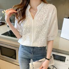 批发白色刺绣棉衬衫女夏季宽松显瘦五分<b class='q'>袖</b>V领衬衣套头绣花<b class='q'>上衣</b>