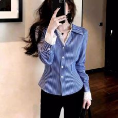 批发时尚蓝色条纹蕾丝拼接翻领长袖<b class='q'>衬衫</b>女春2026新款漂亮洋气开衫上衣