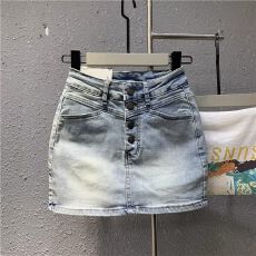 批发前排扣浅蓝色弹力紧身牛仔短裙2025年夏新款<b class='q'>性感</b>辣妹甜辣风包臀裙