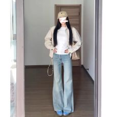 批发浅色微喇牛仔裤女春<b class='q'>夏</b>2026年新款时尚复古不贴腿修身显瘦喇叭裤子