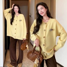 批发2025秋冬孕妇装上衣秋冬宽松显瘦减龄开衫休闲圆领慵懒风毛衣外套